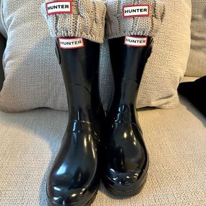 HUNTER rain boots and socks